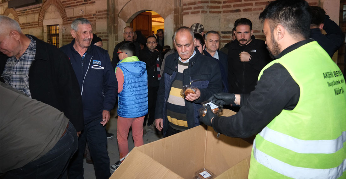 Akşehir Belediyesi, Kadir Gecesi'nin Bereketini Hemşehrileriyle Paylaştı