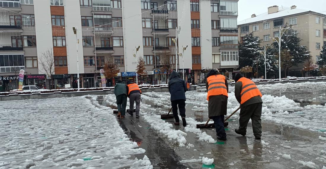 Akşehir Belediyesi'nden Karla Mücadele Seferberliği