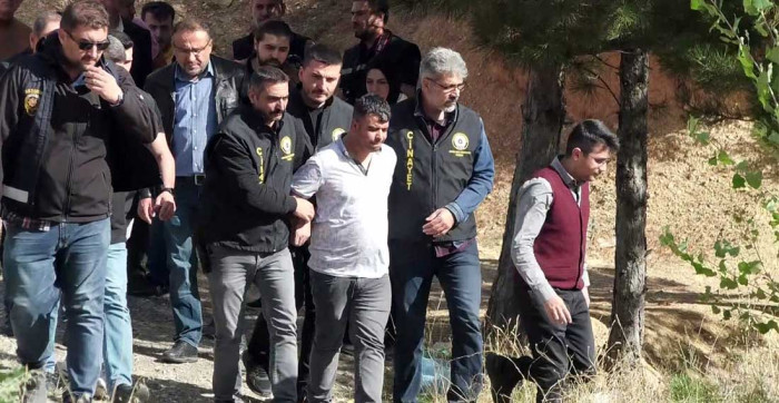 ÖLDÜRDÜĞÜ KARISININ CESEDİNİ ATTIĞI YERİ GÖSTERDİ